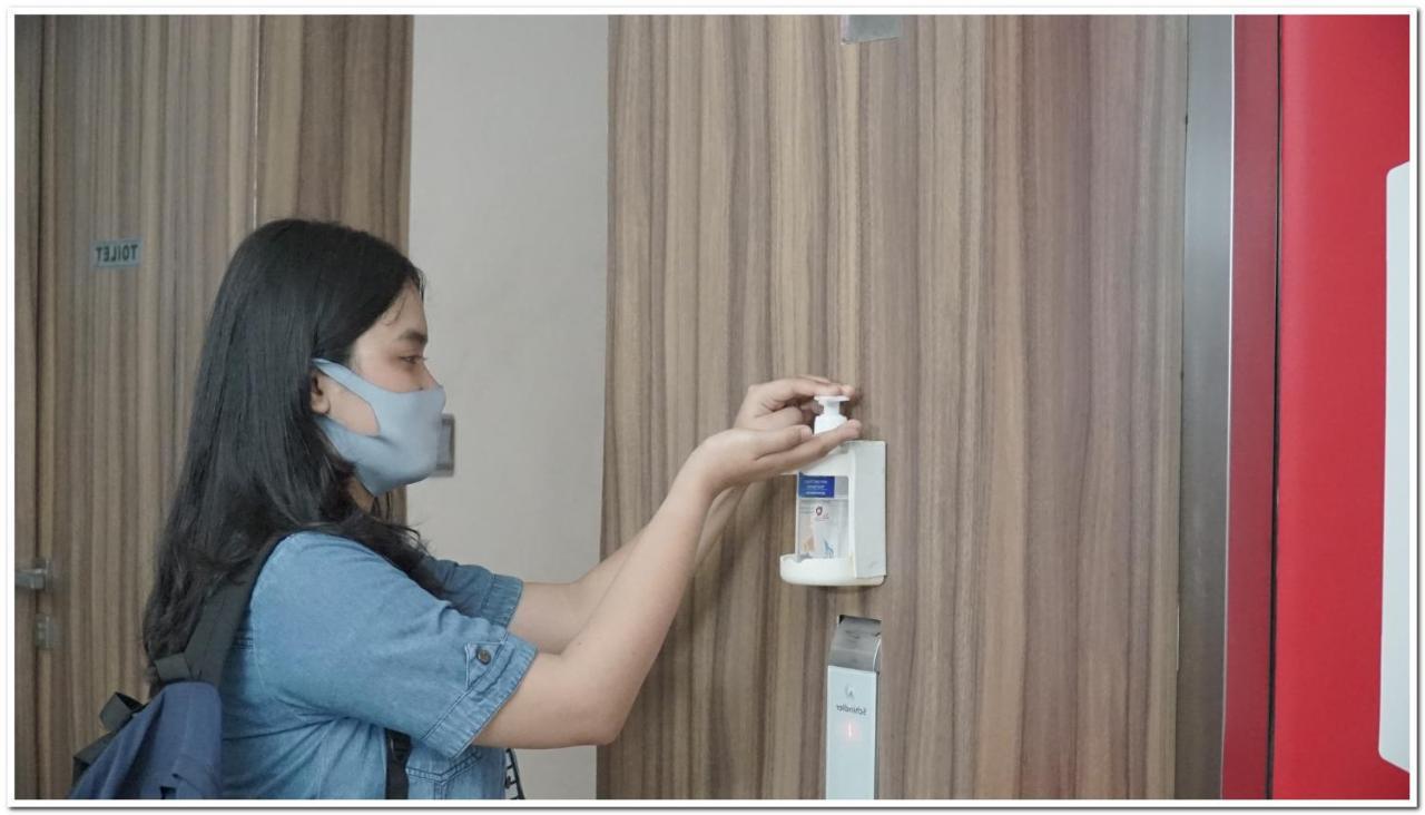 Hotel Reddoorz Near Gubeng Station Surabaya Esterno foto