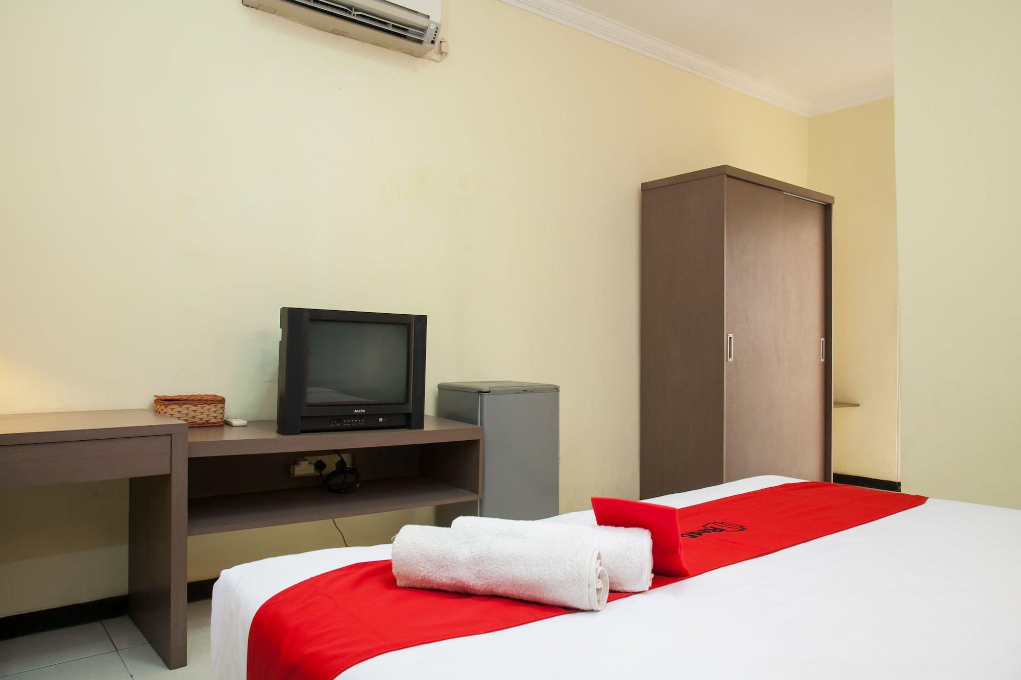 Hotel Reddoorz Near Gubeng Station Surabaya Esterno foto
