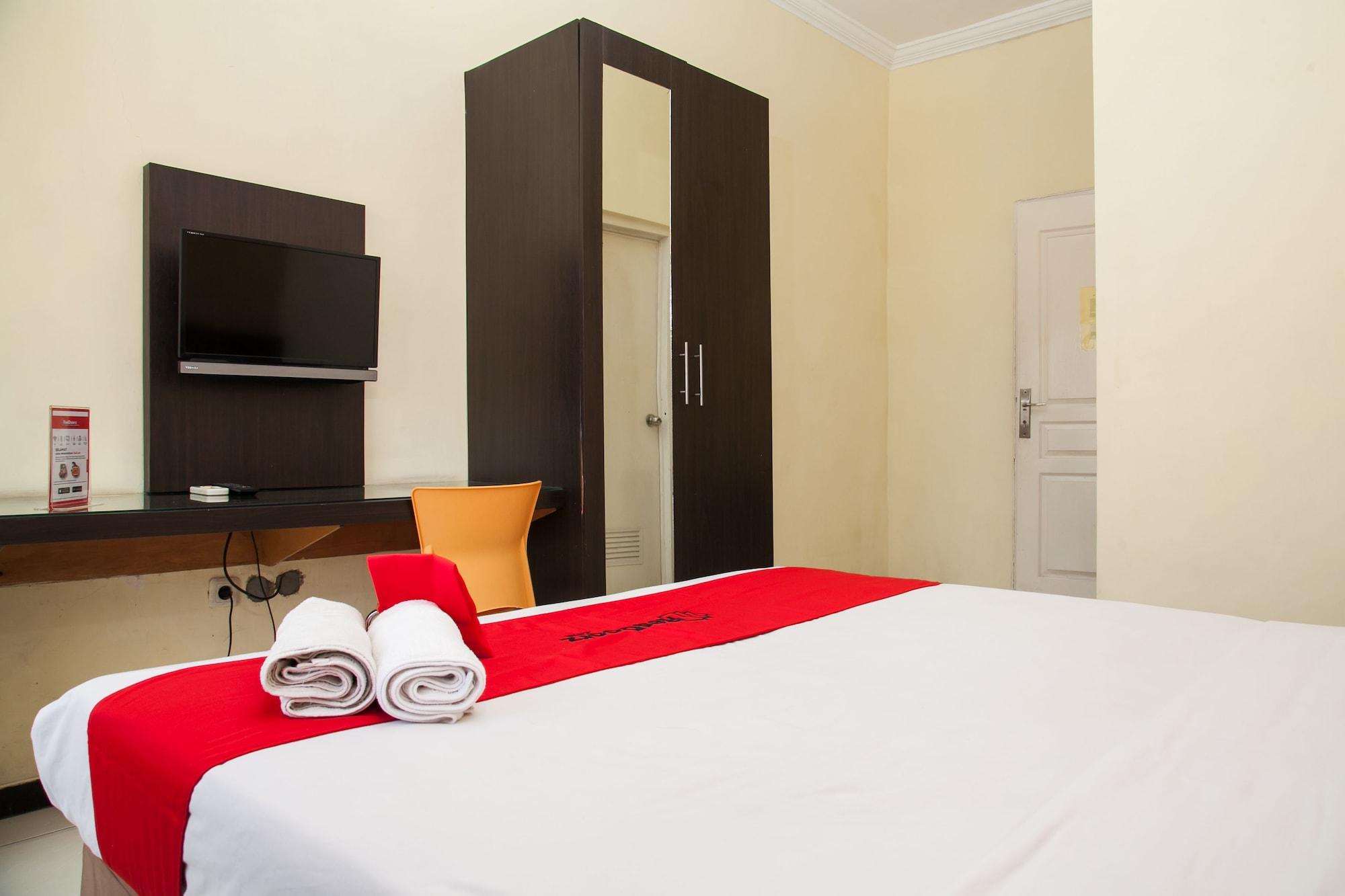 Hotel Reddoorz Near Gubeng Station Surabaya Esterno foto