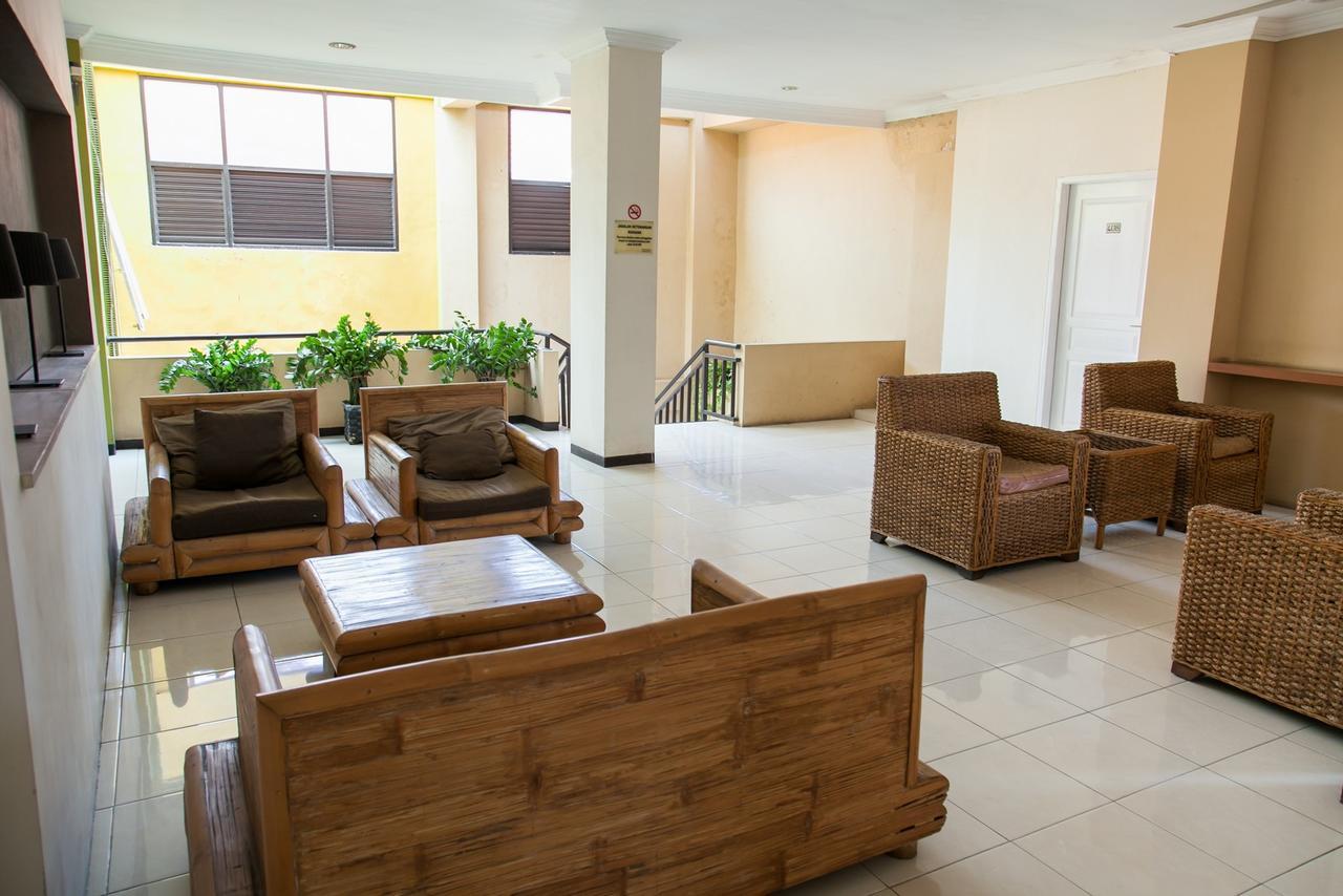 Hotel Reddoorz Near Gubeng Station Surabaya Esterno foto