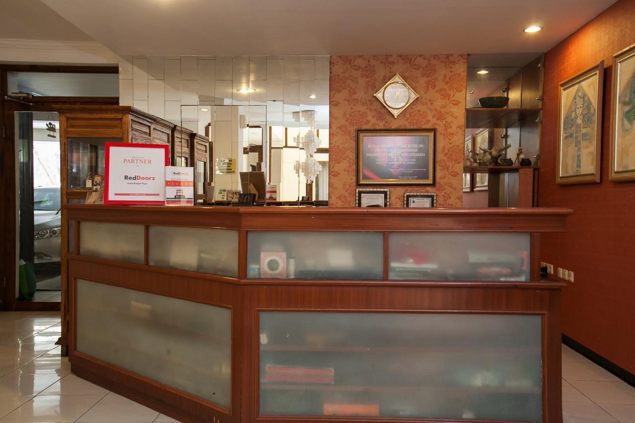 Hotel Reddoorz Near Gubeng Station Surabaya Esterno foto