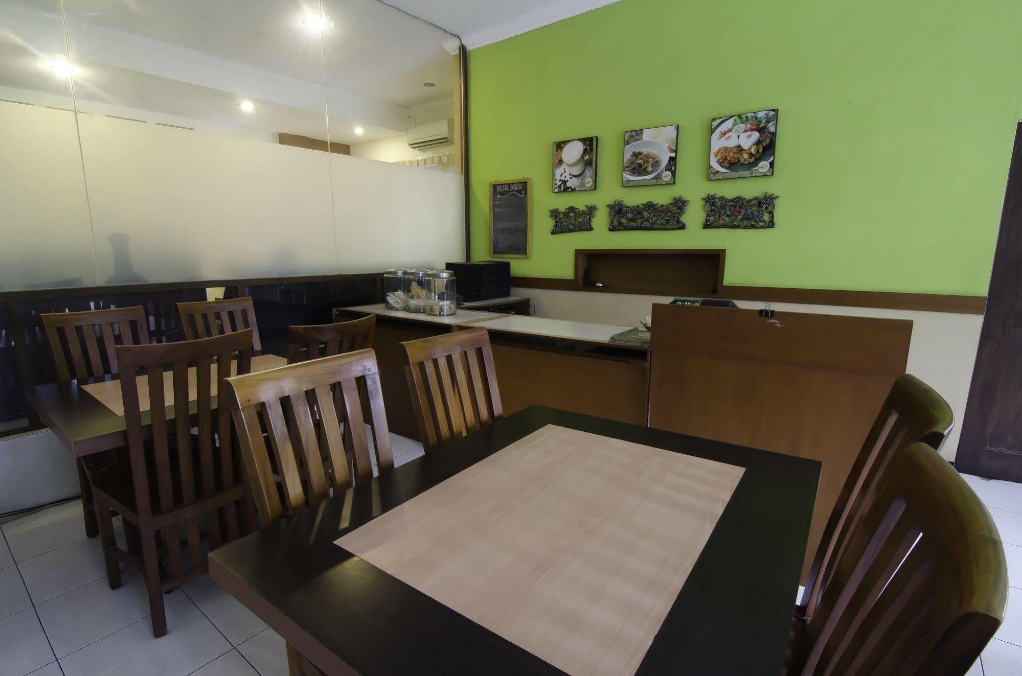Hotel Reddoorz Near Gubeng Station Surabaya Esterno foto